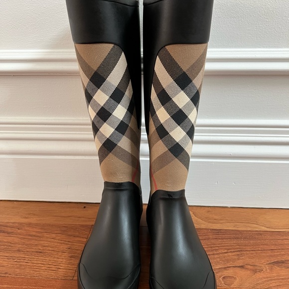 Burberry classic checkered rain boots size 36 - Picture 4 of 8